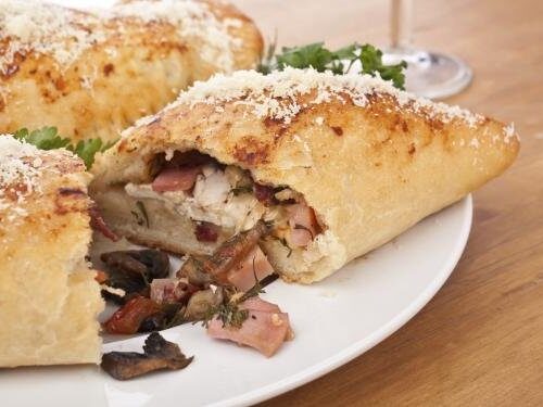 Calzoné - Pepperoni + Hongo